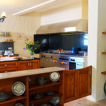 Mandarin & Mango Boutique מלון 3*