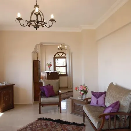 Mandarin & Mango Boutique 3* פאראליה