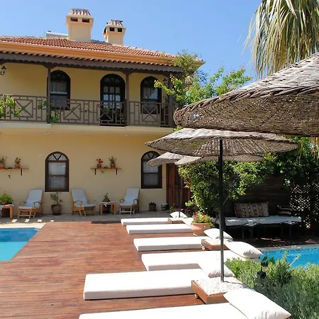 Mandarin & Mango Boutique Hotel 3*
