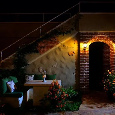 Mandarin & Mango Boutique מלון פאראליה