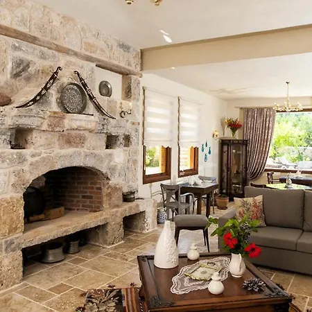 מלון Mandarin & Mango Boutique פאראליה