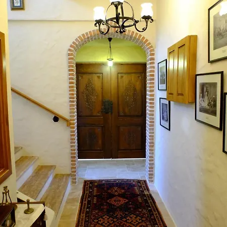 Mandarin & Mango Boutique פאראליה