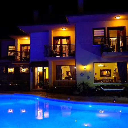 Mandarin & Mango Boutique 3* פאראליה