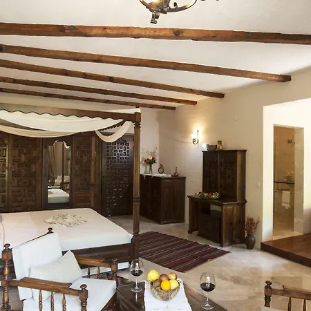 Mandarin & Mango Boutique 3* פאראליה