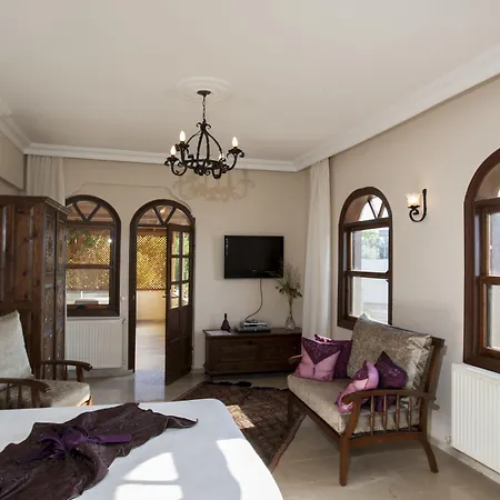 Mandarin & Mango Boutique 3*